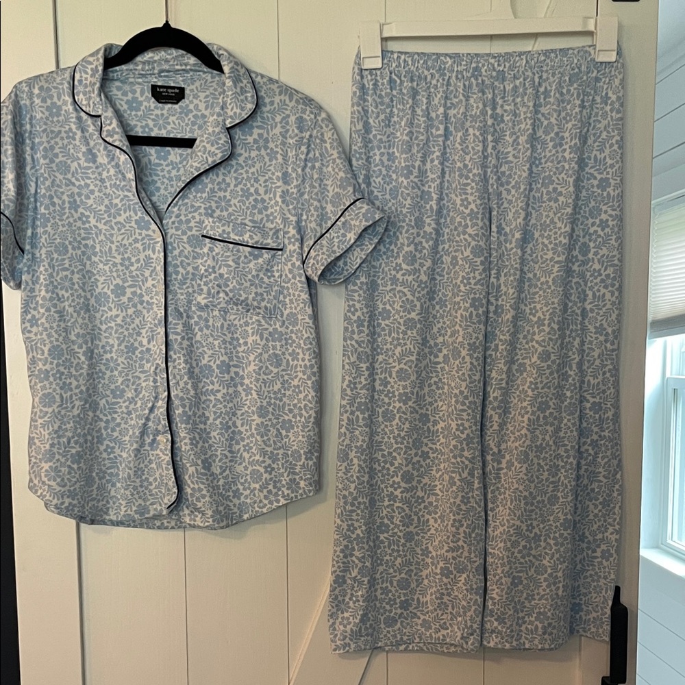 kate spade Light Blue Floral Pajama Set with Navy Piping Size S 💙♠️